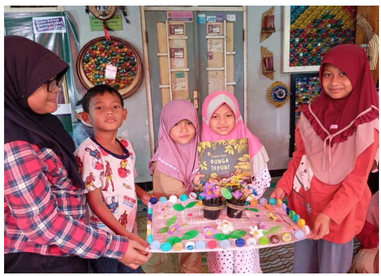 Pelatihan Bookish Play di TBM Mekar Insani: Mengenal Literasi Lingkungan Sejak Dini